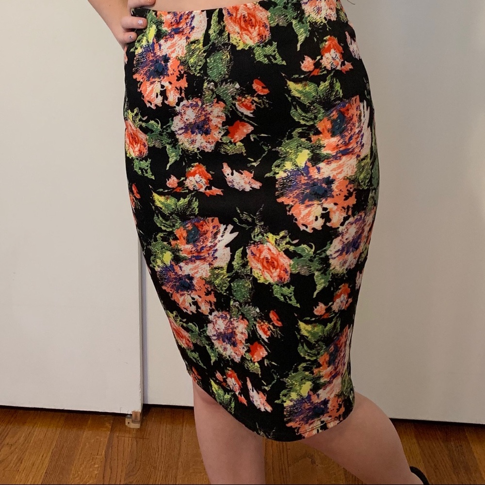 Flower pattern skirt - Picture 2 of 2